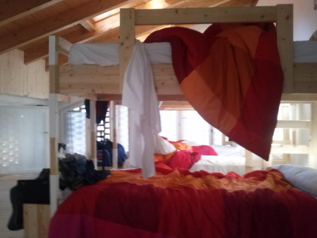 Ostello Casa Rossa ลาเวโน มอมเบลโล ห้อง รูปภาพ