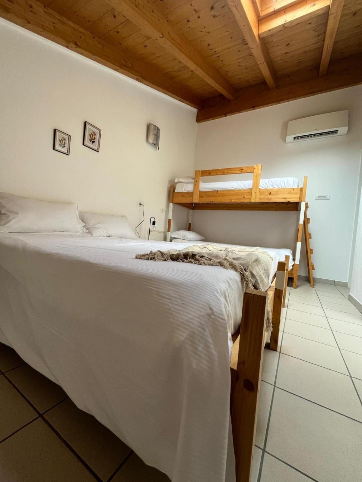 Ostello Casa Rossa ลาเวโน มอมเบลโล ภายนอก รูปภาพ