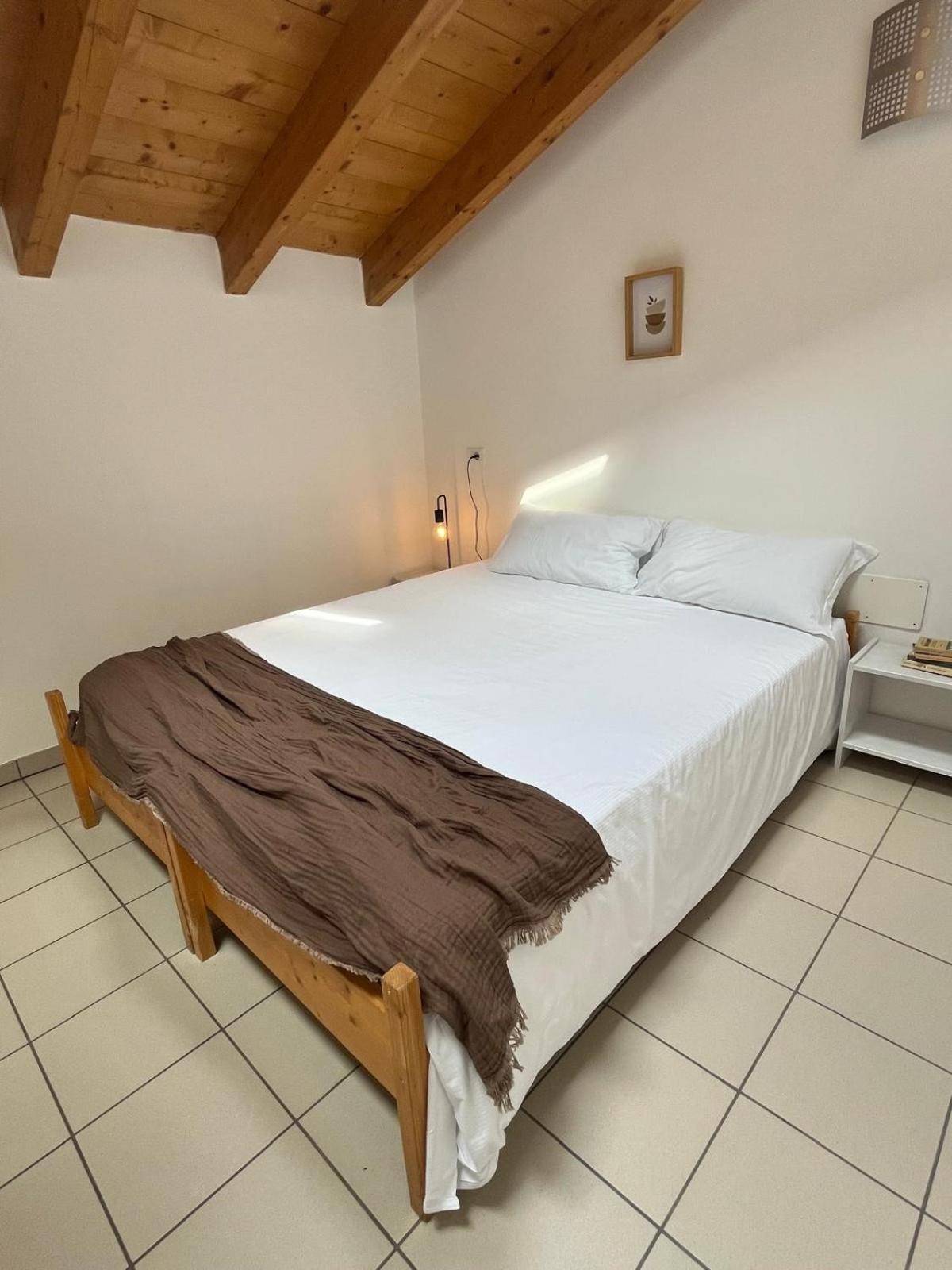 Ostello Casa Rossa ลาเวโน มอมเบลโล ภายนอก รูปภาพ