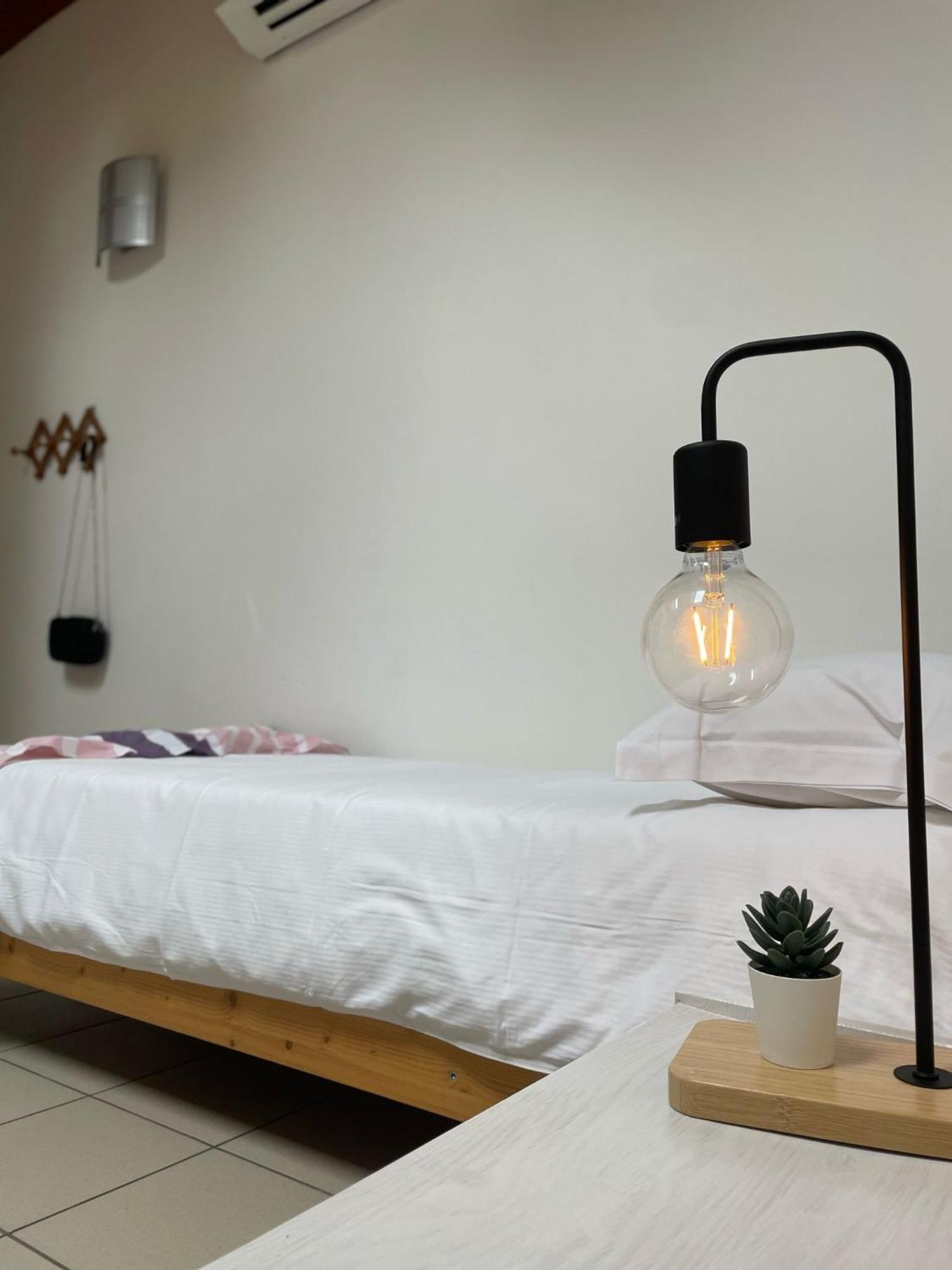 Ostello Casa Rossa ลาเวโน มอมเบลโล ภายนอก รูปภาพ