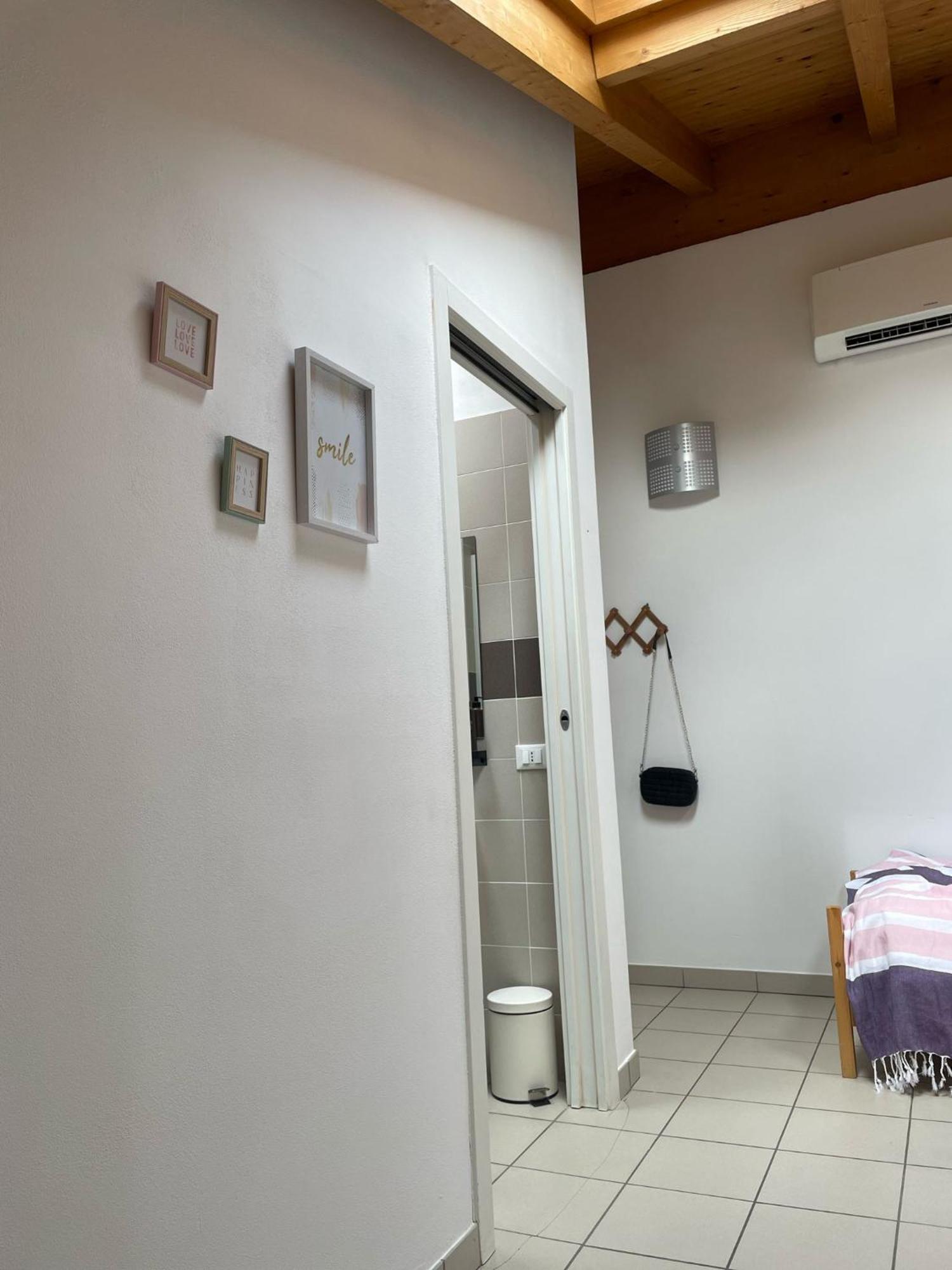 Ostello Casa Rossa ลาเวโน มอมเบลโล ภายนอก รูปภาพ