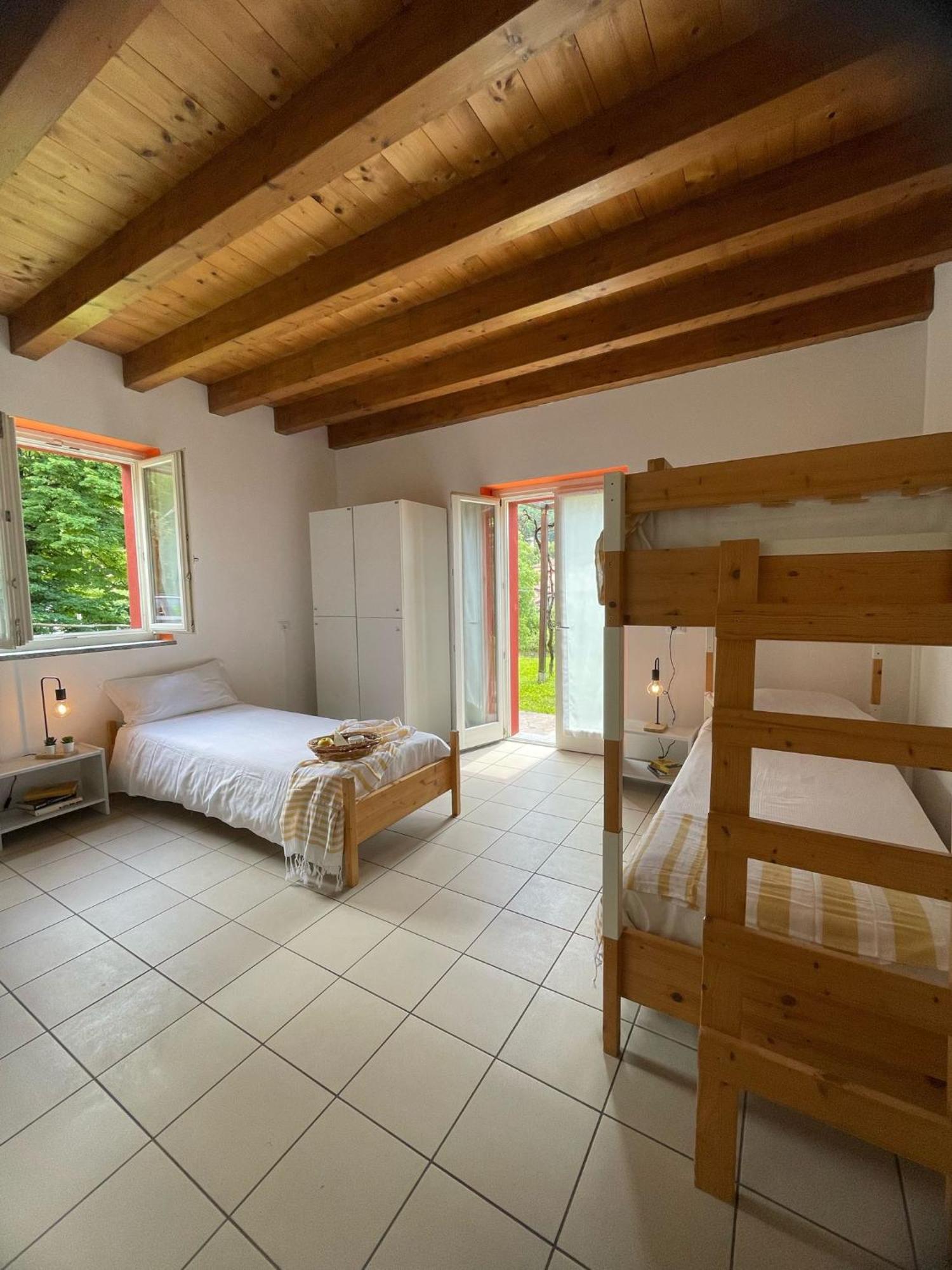 Ostello Casa Rossa ลาเวโน มอมเบลโล ภายนอก รูปภาพ