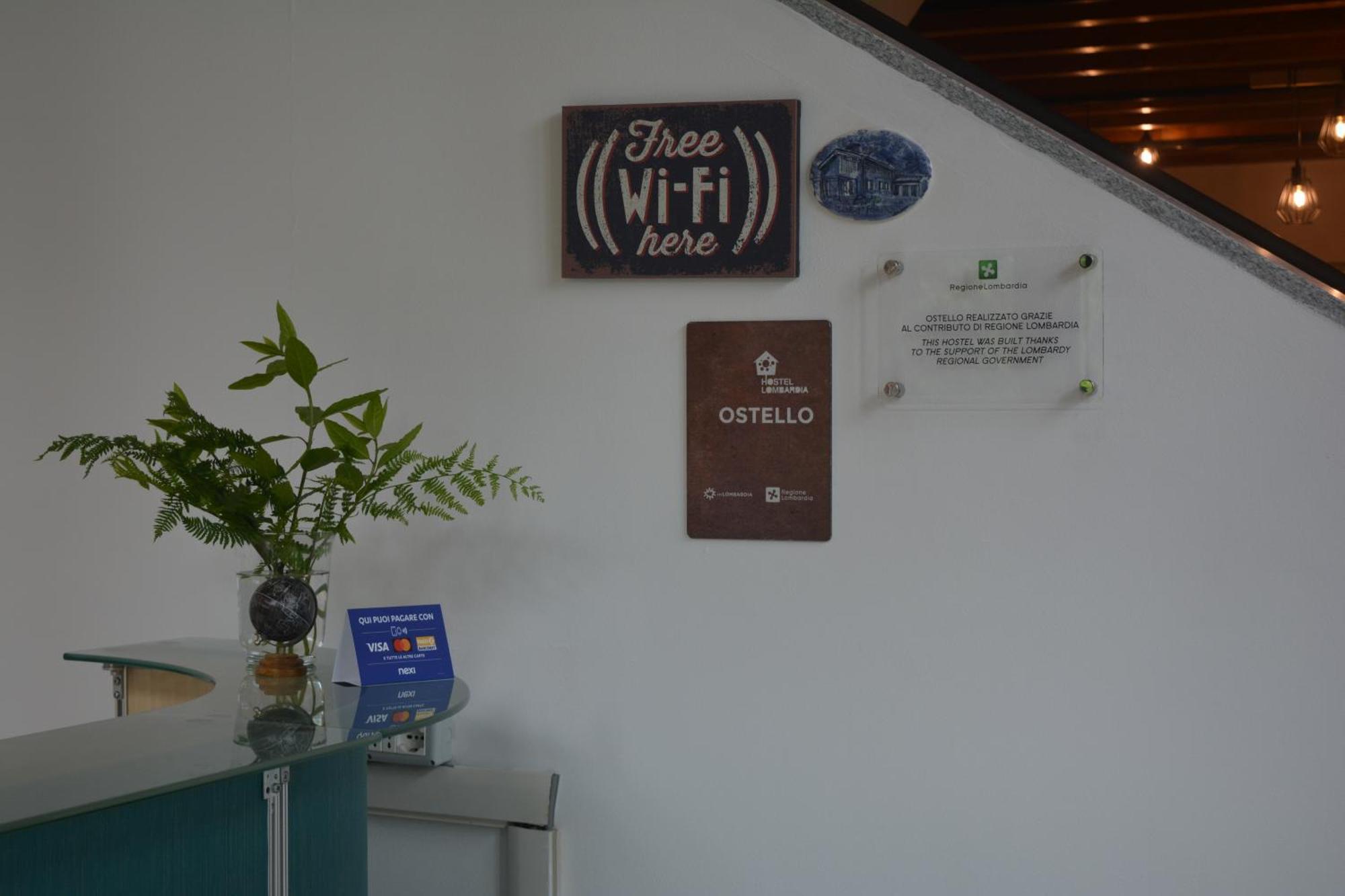 Ostello Casa Rossa ลาเวโน มอมเบลโล ภายนอก รูปภาพ