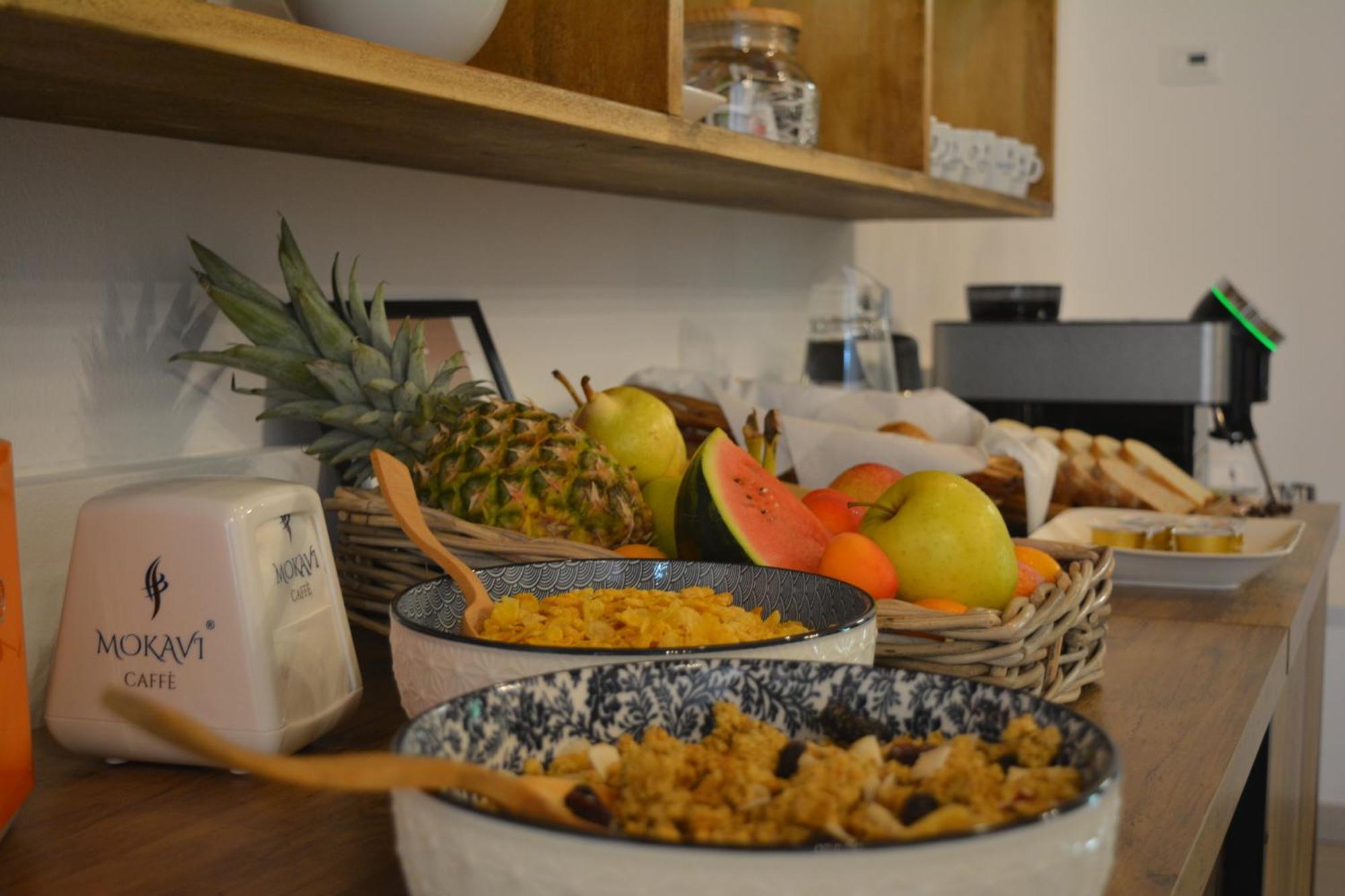 Ostello Casa Rossa ลาเวโน มอมเบลโล ภายนอก รูปภาพ