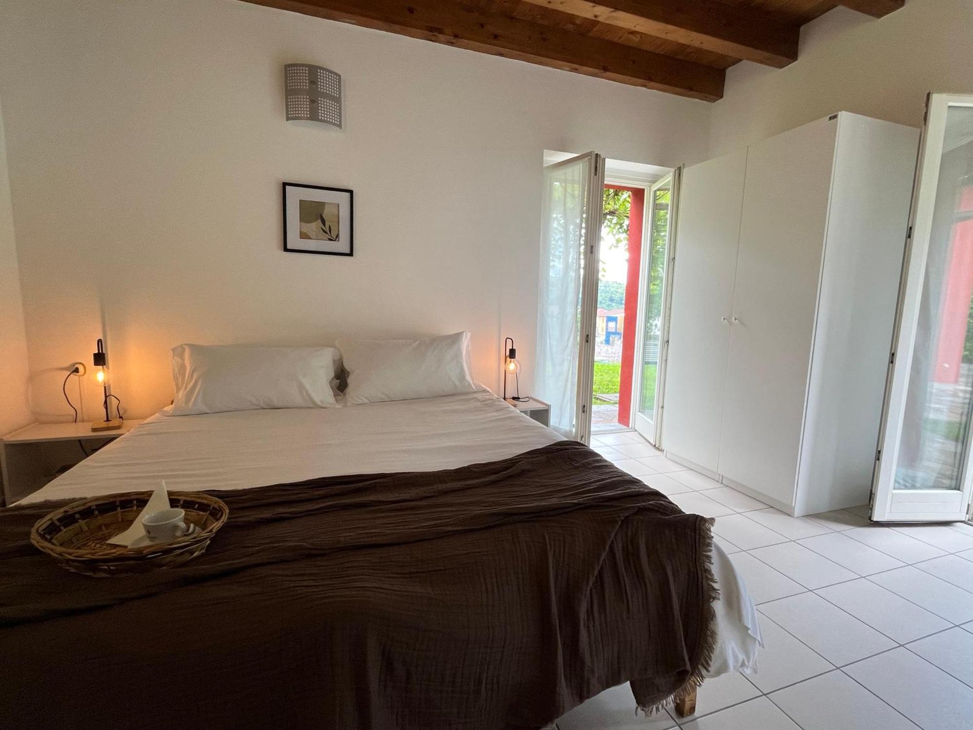 Ostello Casa Rossa ลาเวโน มอมเบลโล ภายนอก รูปภาพ