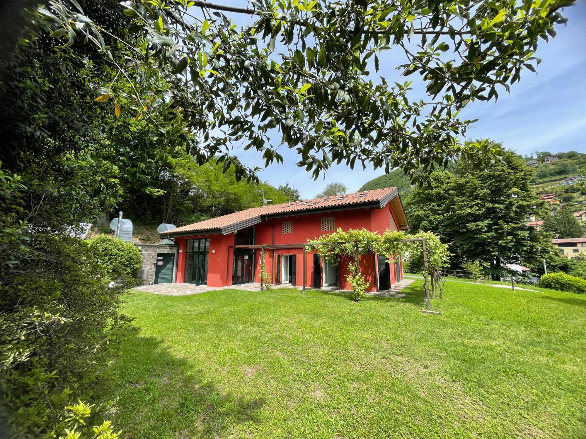 Ostello Casa Rossa ลาเวโน มอมเบลโล ภายนอก รูปภาพ