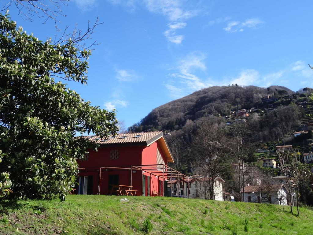 Ostello Casa Rossa ลาเวโน มอมเบลโล ภายนอก รูปภาพ