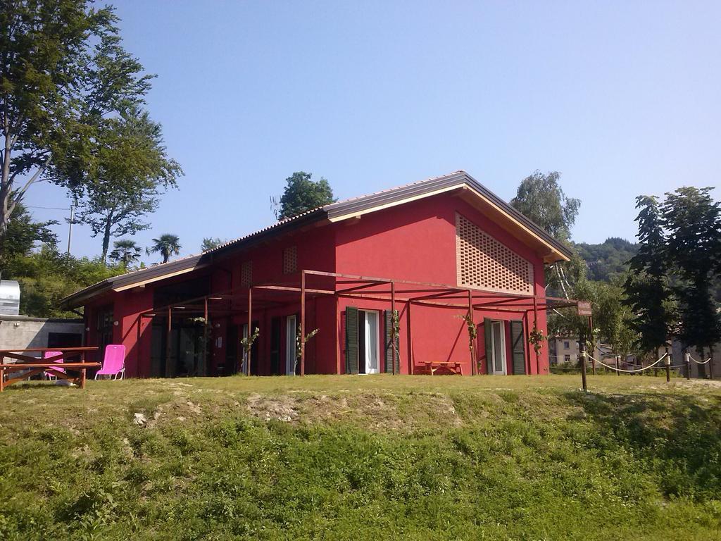 Ostello Casa Rossa ลาเวโน มอมเบลโล ภายนอก รูปภาพ