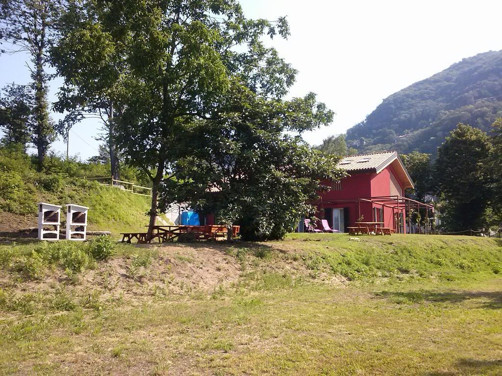 Ostello Casa Rossa ลาเวโน มอมเบลโล ภายนอก รูปภาพ