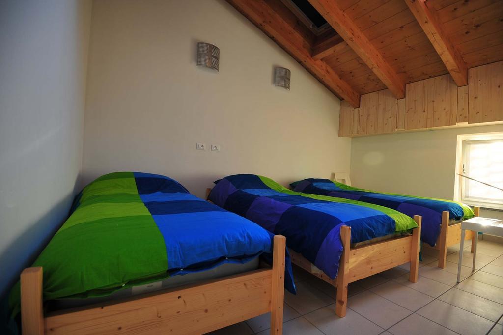 Ostello Casa Rossa ลาเวโน มอมเบลโล ห้อง รูปภาพ