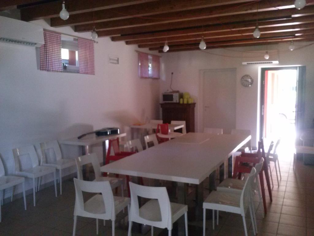 Ostello Casa Rossa ลาเวโน มอมเบลโล ภายนอก รูปภาพ