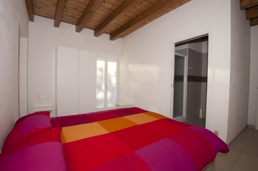 Ostello Casa Rossa ลาเวโน มอมเบลโล ห้อง รูปภาพ