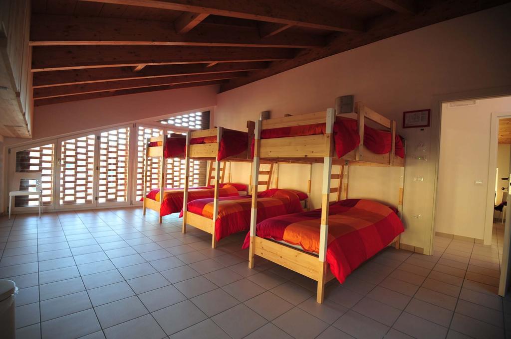 Ostello Casa Rossa ลาเวโน มอมเบลโล ห้อง รูปภาพ