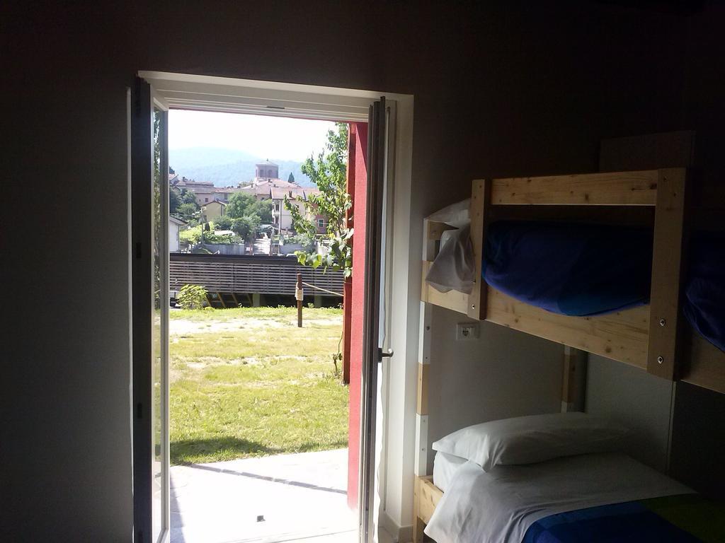 Ostello Casa Rossa ลาเวโน มอมเบลโล ภายนอก รูปภาพ