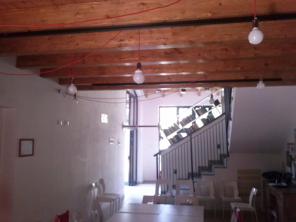 Ostello Casa Rossa ลาเวโน มอมเบลโล ภายนอก รูปภาพ