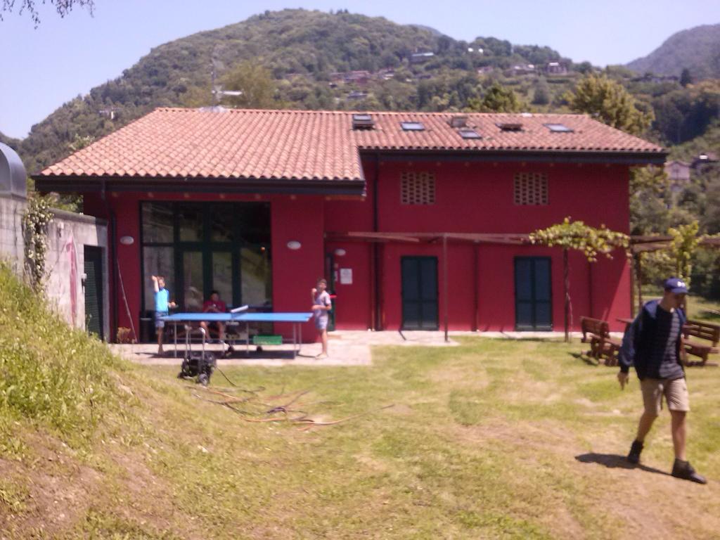 Ostello Casa Rossa ลาเวโน มอมเบลโล ภายนอก รูปภาพ