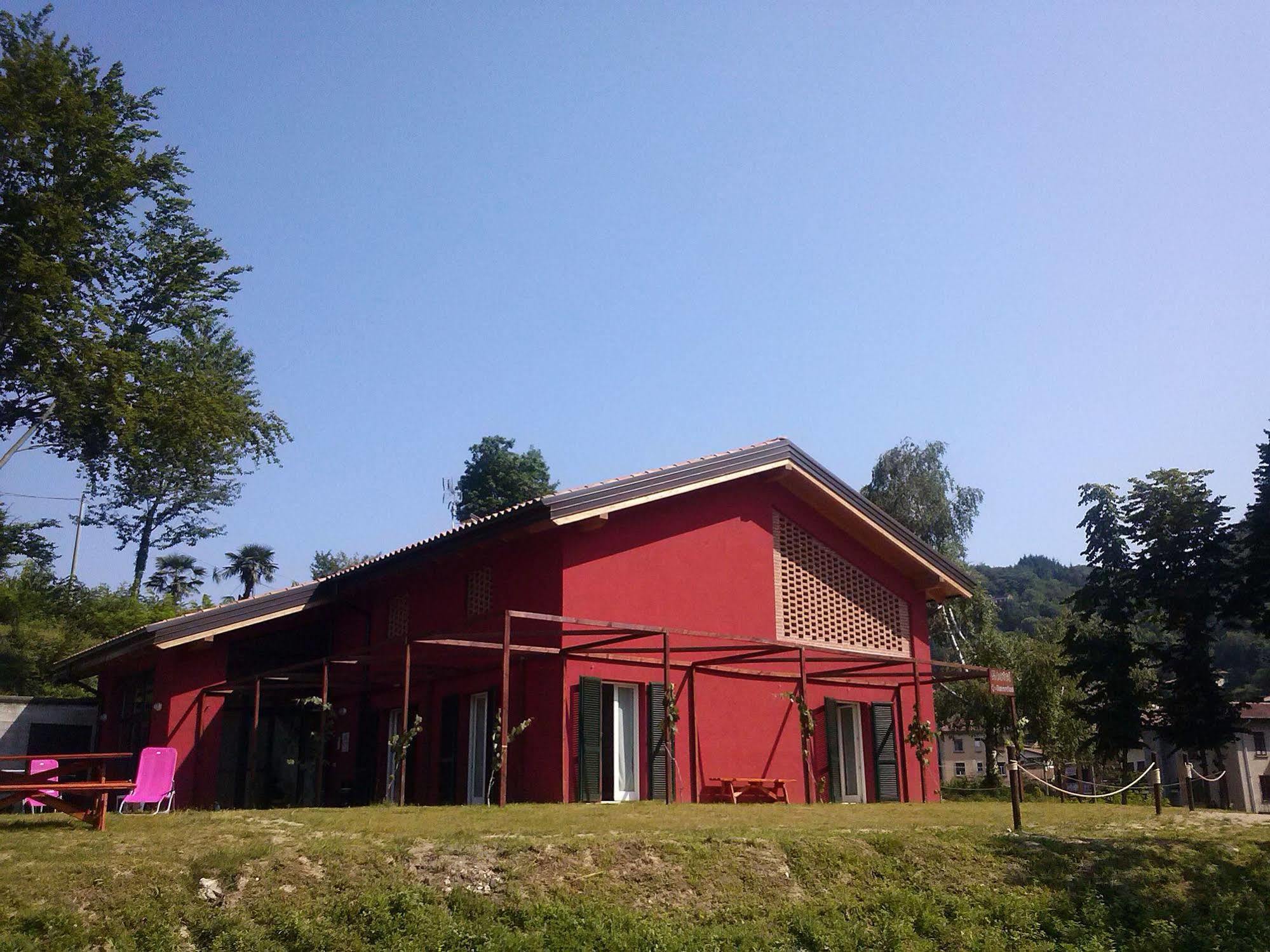 Ostello Casa Rossa ลาเวโน มอมเบลโล ภายนอก รูปภาพ