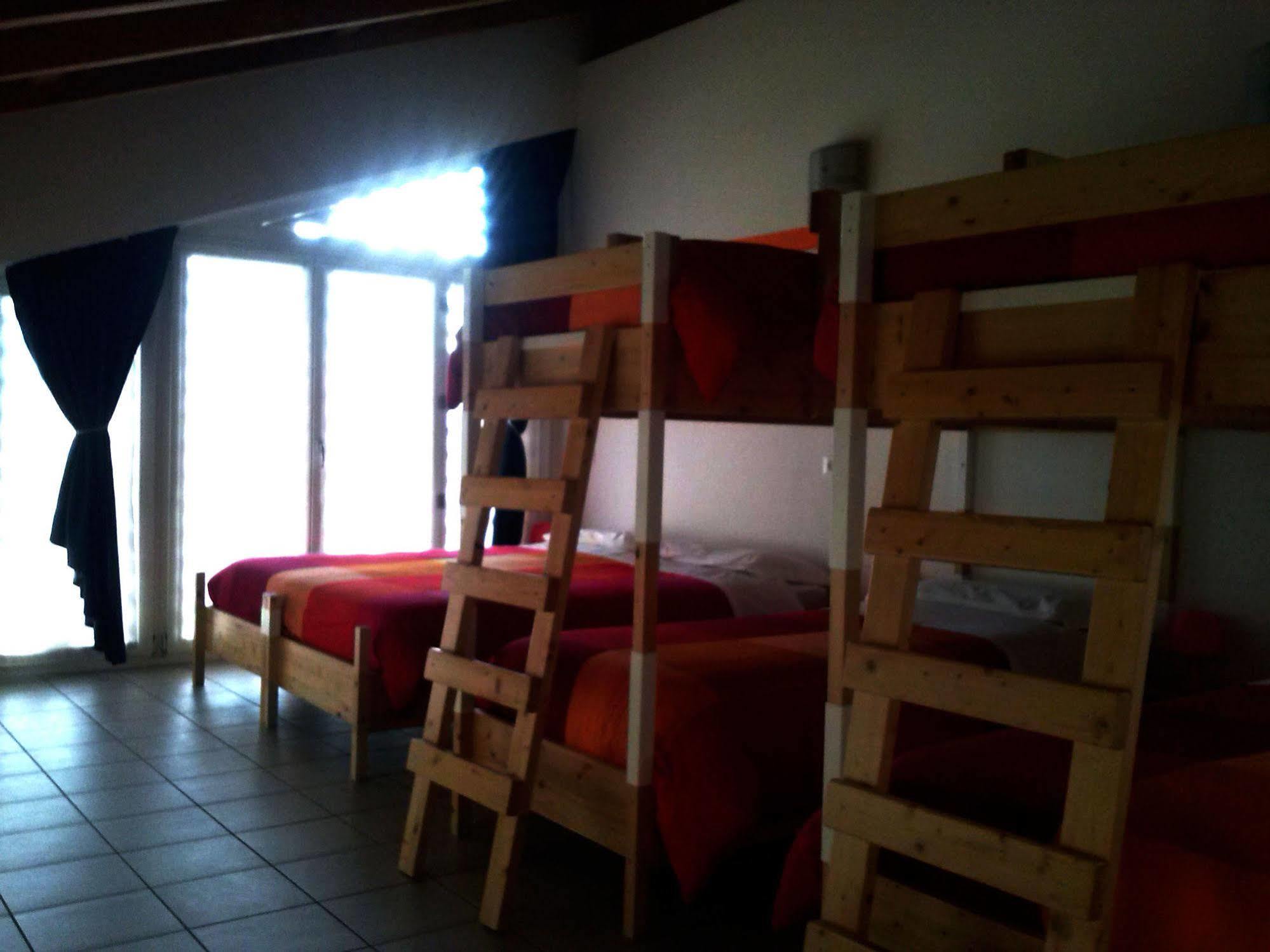 Ostello Casa Rossa ลาเวโน มอมเบลโล ภายนอก รูปภาพ